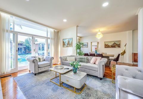 Others StayAU Spacious 6BR McKinnon Pool Home