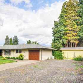 Interior 1 Milwaukie Home w/ Outdoor Dining Space, Hotel Clackamas Town Center