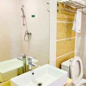 Room 1 E·E Business Hotel, โรงแรม & ที่พัก Shanghai Street