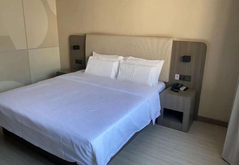 Others HanTing Hotel (Zhengzhou Railway Station Dehua Street)