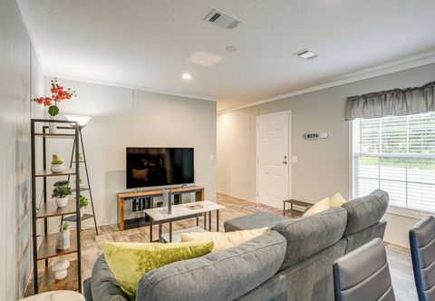 Others Sleek Home Near Downtown Lakeland w/ Yard!