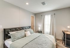 Others 3 Sleek Home Near Downtown Lakeland w/ Yard!