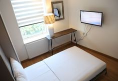 Others 3 Stylish Studio Escape