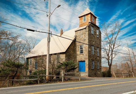 Others Renovated Stone Church Near Kingston