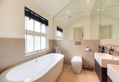 その他 2 Spacious 4BR Victorian Estate in Kensington