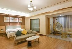 Others 5 California Hotel