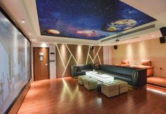 Others 7 California Hotel