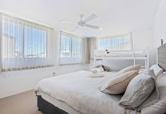 Others 3 Surfsong on Miami Beach