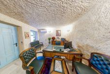 Lain-lain Han Cave Suites