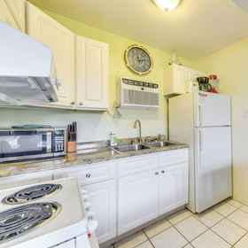 Interior 1 Beachfront Condo: Redington Shores Retreat!, Suncoast Seabird Sanctuary Hotels