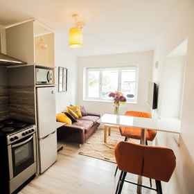 Primary image 1 Coombe Hill 2 bedroom House & Parking, Wimbledon Hotels