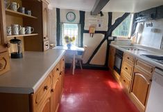 其他 4 Cottage-fireplace-garden-petsok-3br-parking