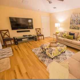 Room 1 Comfortable Tuscan Ridge Home, Calabay Palms Villa Hotels