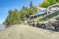 其他 Bayfront Home w/ Private Beach in Poulsbo!