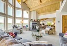 其他 2 Bayfront Home w/ Private Beach in Poulsbo!