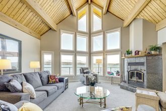 其他 4 Bayfront Home w/ Private Beach in Poulsbo!