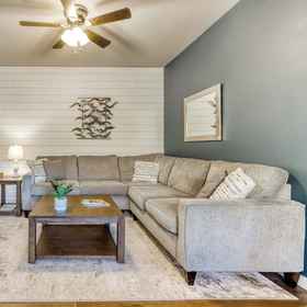 Primary image1Bends Artful Adventure 4 BDR,德舒特斯县飯店