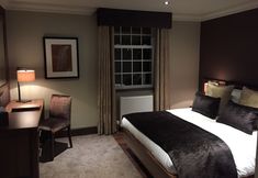 Lain-lain 4 The Busby Hotel