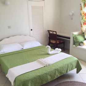 Room 1 코럴 레인 비치 아파트먼트, 미국 대사관 호텔