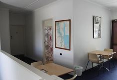 Others 3 Tin Can Bay Budget Accommodation - Hostel