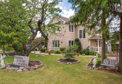 其他 House by the Side of the Road