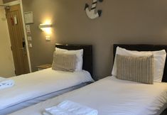 Others 5 The Queen Phillippa