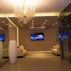 Interior entrance 1 호텔 오호스 델 리오, 12 데 옥투브레 호텔