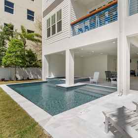 Room 1 The Akoya Pearl - 2 Beach Homes Steps From CWB, Pinellas County Hotels