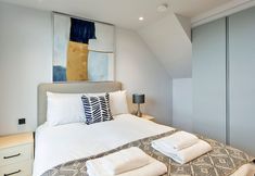 Others 7 Upscale Two-bedroom Home in a Brutalist Setting