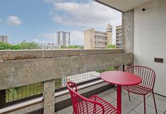 อื่นๆ 2 Spacious Two-bedroom Home in East London