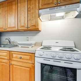 Interior 1 Walkable Elmont Studio: 19 Mi to New York City!, Jamaica–Van Wyck Hotels