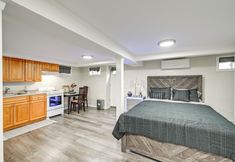 Others 3 Walkable Elmont Studio: 19 Mi to New York City!