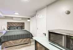 Others 7 Walkable Elmont Studio: 19 Mi to New York City!