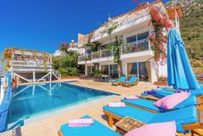 OTHERS Villa Fuchsia 4-bedroom Retreat With Private Pool and Breathtaking View