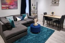 Others Strood Home-sleeps 6-great for Groups & Families