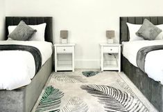 Others 7 Strood Home-sleeps 6-great for Groups & Families