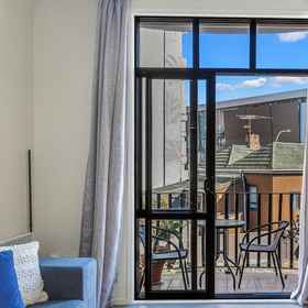 Primary image 1 1ベッドルーム グレイ リン ヘイブン + パーキング、バルコニー ゾディアック ステイズ, キャンベルズ ベイアパート