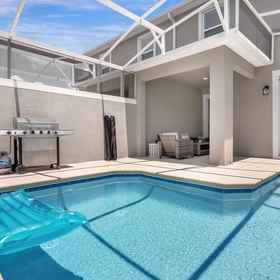 Room 1 Pet-friendly Resort Home Near Disney w Pool, Hotel Calabay Palms Villa