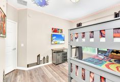 Others 3 Upstay - Modern Family Apartment w Pool Hot Tub