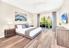 Others 6 Upstay - Modern Family Apartment w Pool Hot Tub