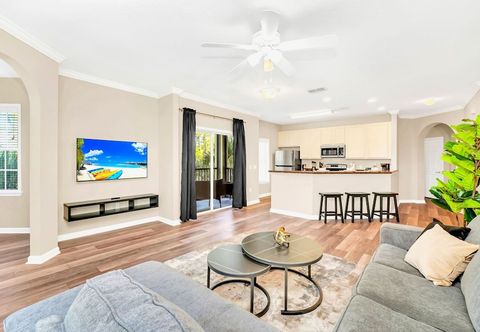 Others Upstay - Modern Family Apartment w Pool Hot Tub