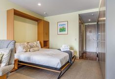 Others 3 Viaduct Studio + Parking + Wine by Zodiak Stays