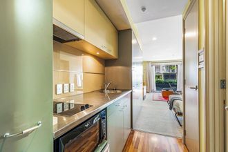 Others 4 Viaduct Studio + Parking + Wine by Zodiak Stays