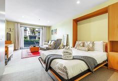 Others 2 Viaduct Studio + Parking + Wine by Zodiak Stays