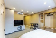 Others 3 K-K Suites & Apartments