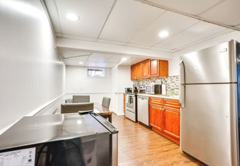 Others Shared Yard, 4 Mi to Nyc: Englewood Apartment!