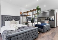 Others 4 Stylish Studio in Golders Green Central Location