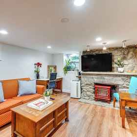 Primary image1Walkable Poughkeepsie Apartment w/ Shared Yard!,达奇斯县公寓