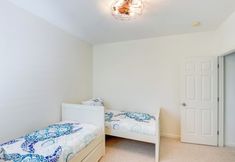 Lain-lain 7 4 Mi to Beach: Lewes Townhome w/ Ping-pong Table