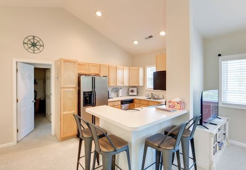 Lain-lain 4 Mi to Beach: Lewes Townhome w/ Ping-pong Table